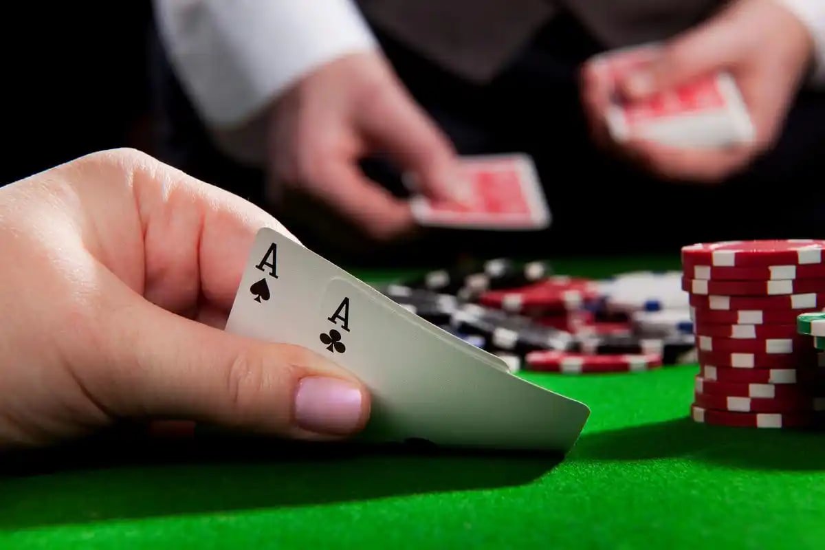 Tampilan Mobile idn789 untuk sportsbook dan permainan kasino